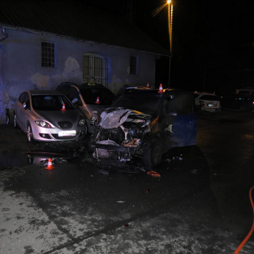 Obrázek článku: Při nehodě shořela tři auta