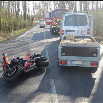 Obrázek článku: Přehlédl motorku a zranil řidiče