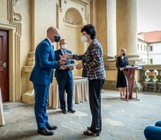 Obrázek článku: Učitelka z Hranic obdržela medaili od MŠMT.