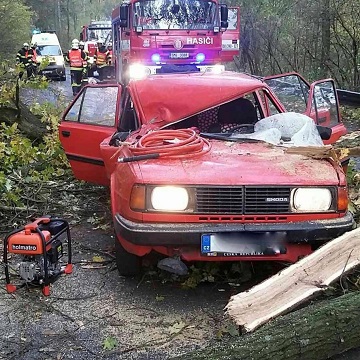 Obrázek článku: Vichřice lámala stromy, trhala střechy, způsobovala dopravní nehody