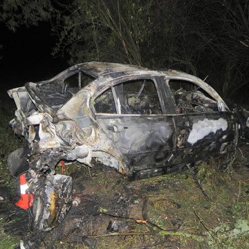 Obrázek článku: Po nehodě skončilo auto v plamenech